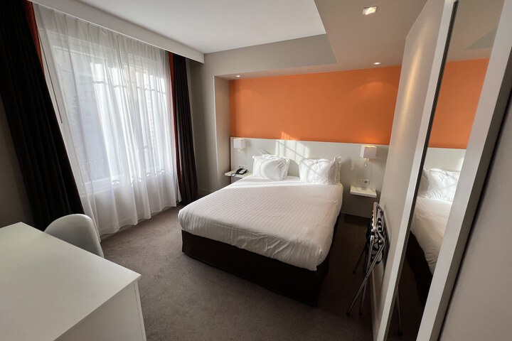 Room 33 of 92