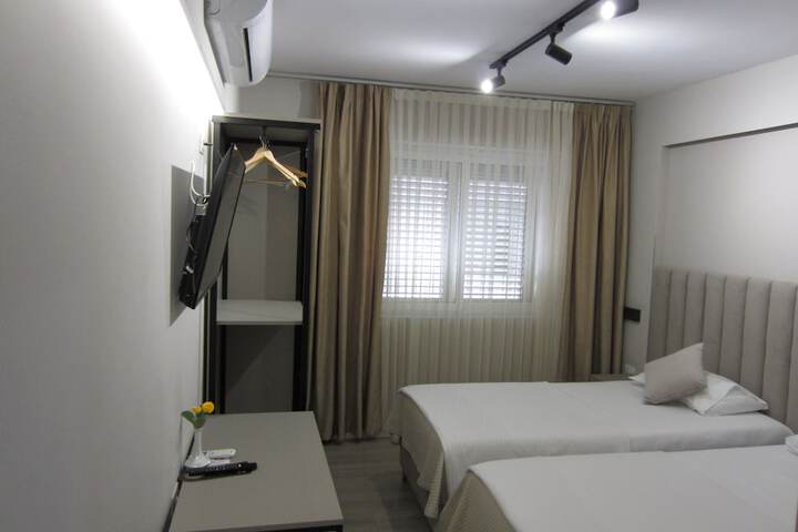 Room 52 of 74