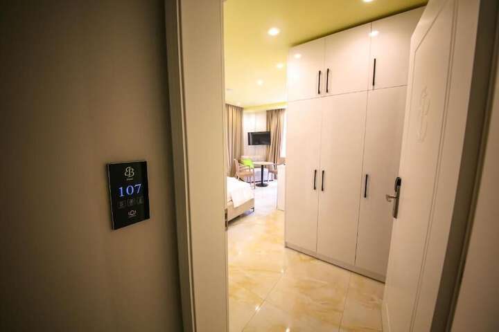 Room 27 of 70