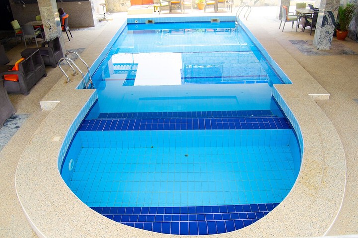 Pool 17 of 28