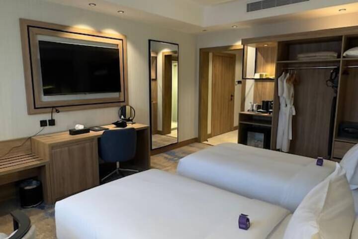Room 49 of 86