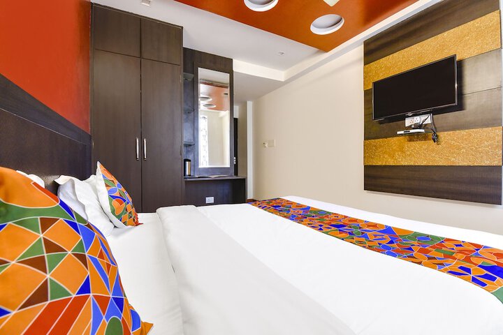 Room 16 of 28