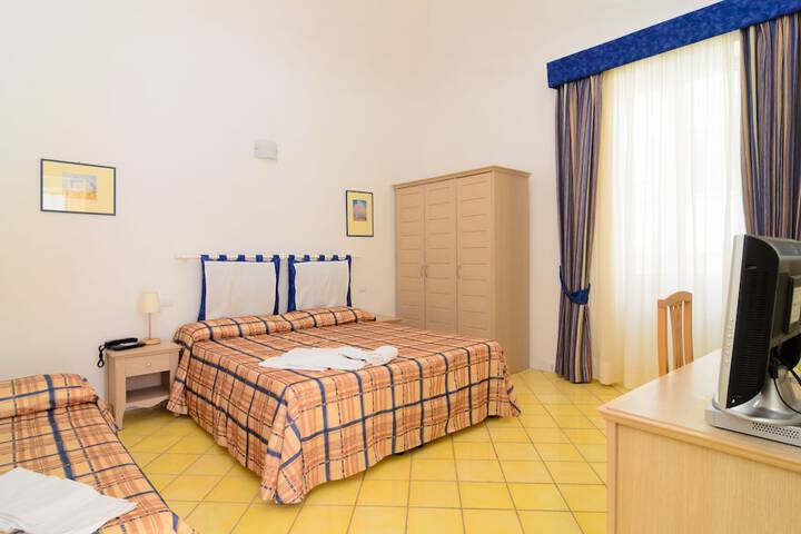 Room 6 of 39