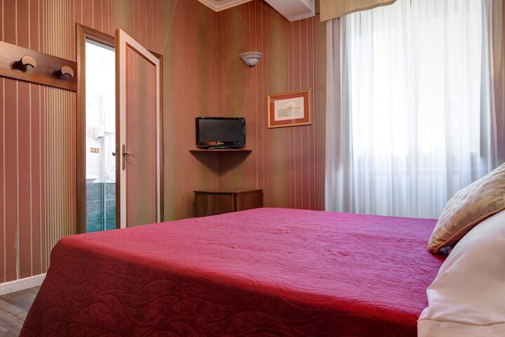 Room 37 of 90