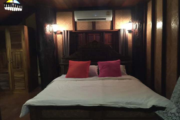 Room 10 of 102