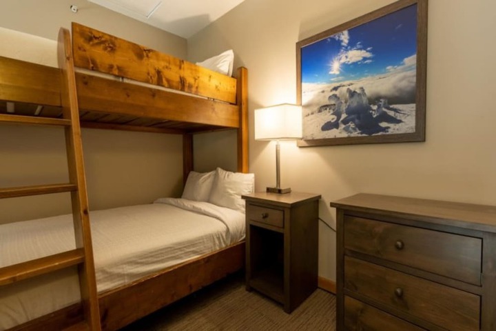 Room 32 of 266
