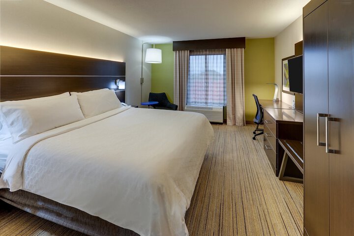 Standard | King Bed (12 of 30)