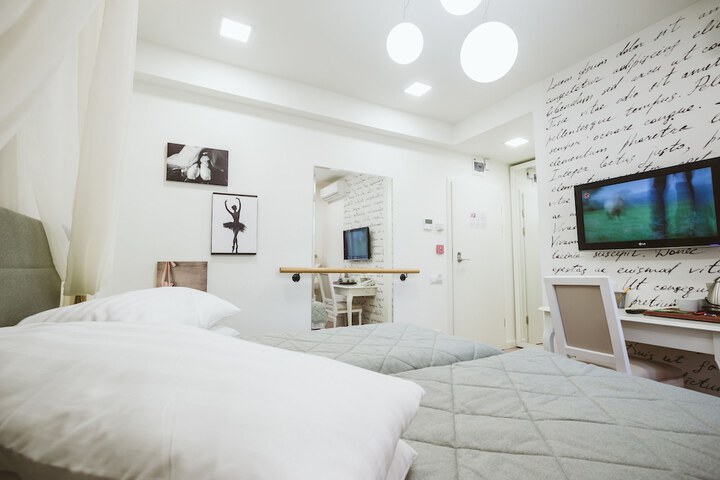 Room 8 of 41