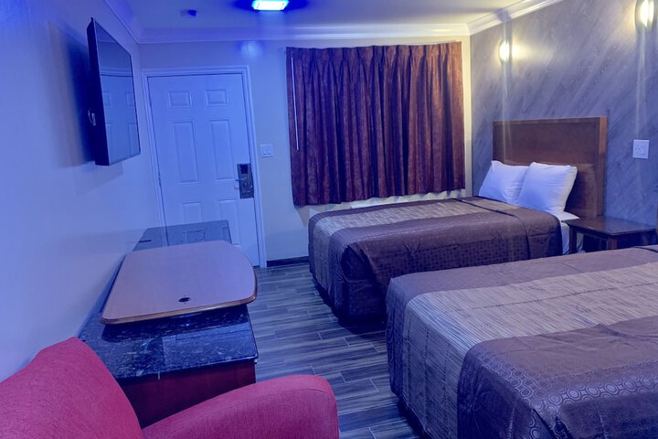 Room 9 of 36