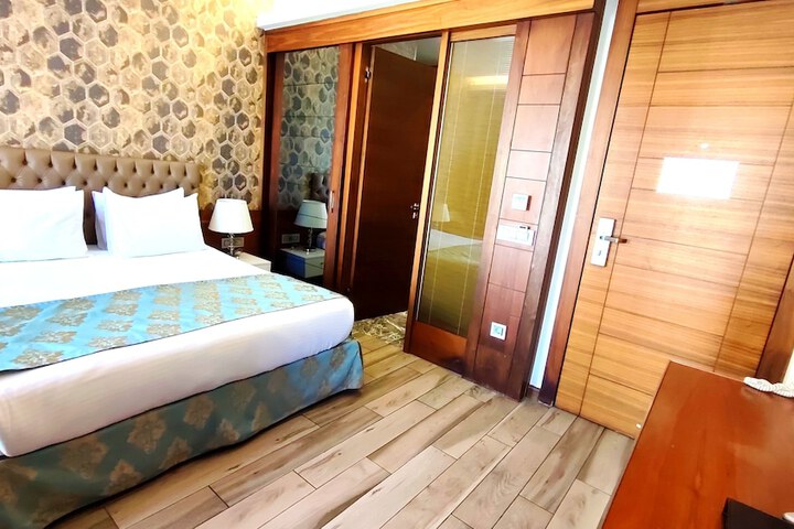Room 13 of 68