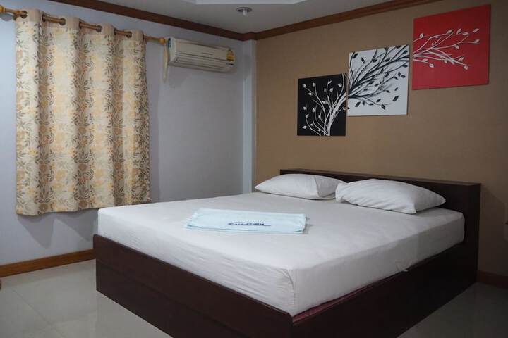 Room 4 of 16