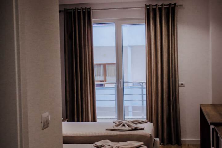 Room 13 of 34