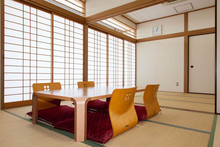 Room 10 of 42