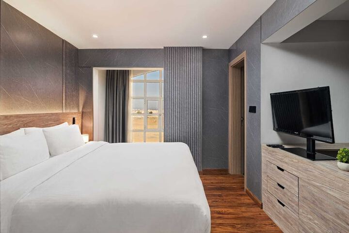 Room 12 of 33