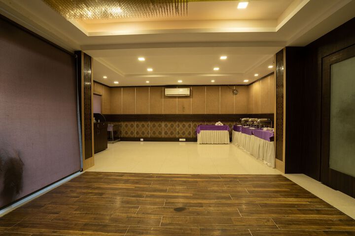 Business Center 29 of 35
