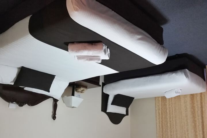 Room 3 of 79