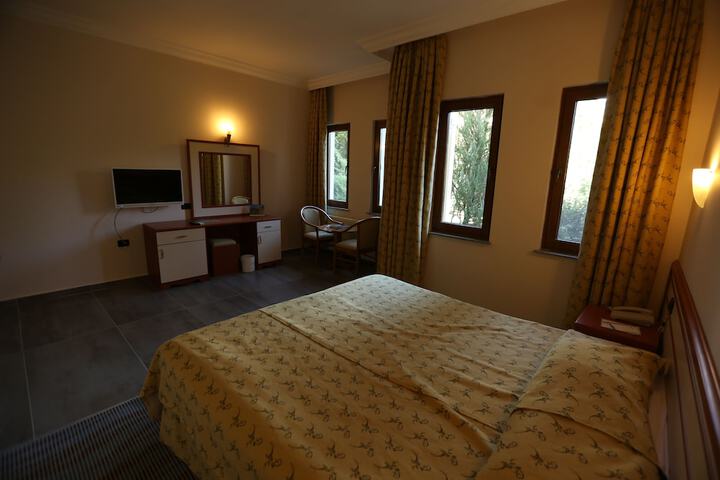 Room 6 of 34
