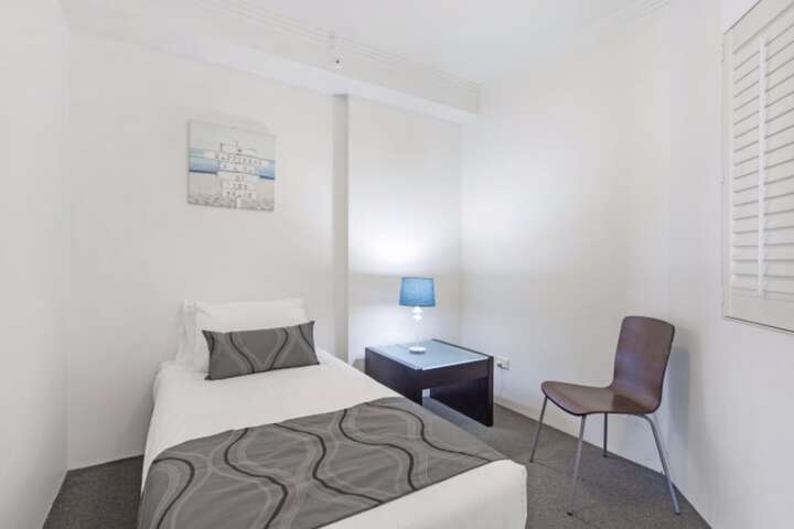 Room 4 of 229