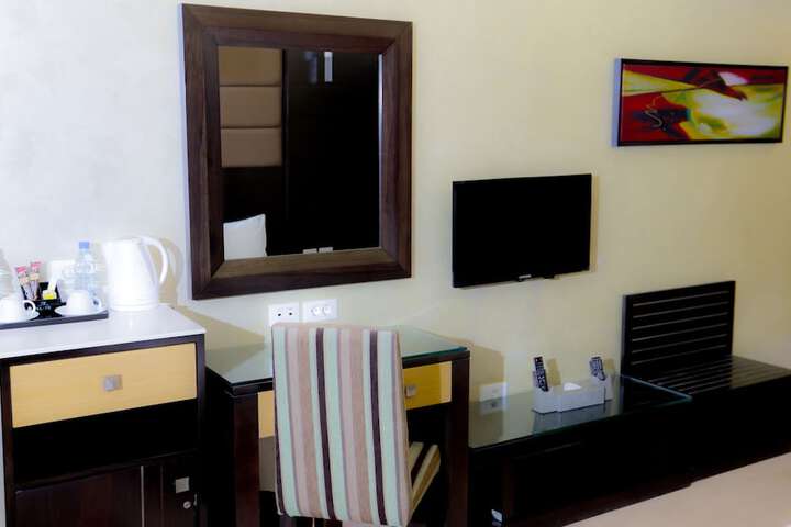 Room 32 of 67