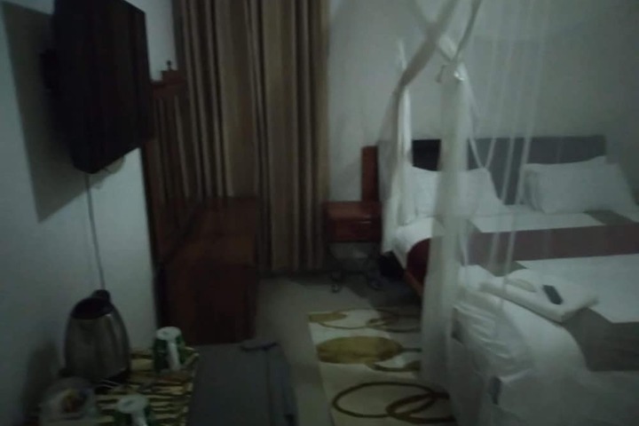 Room 6 of 42