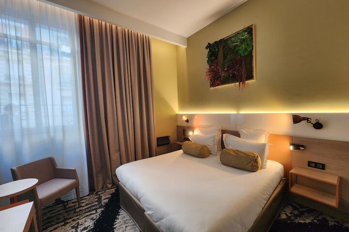 Room 18 of 43