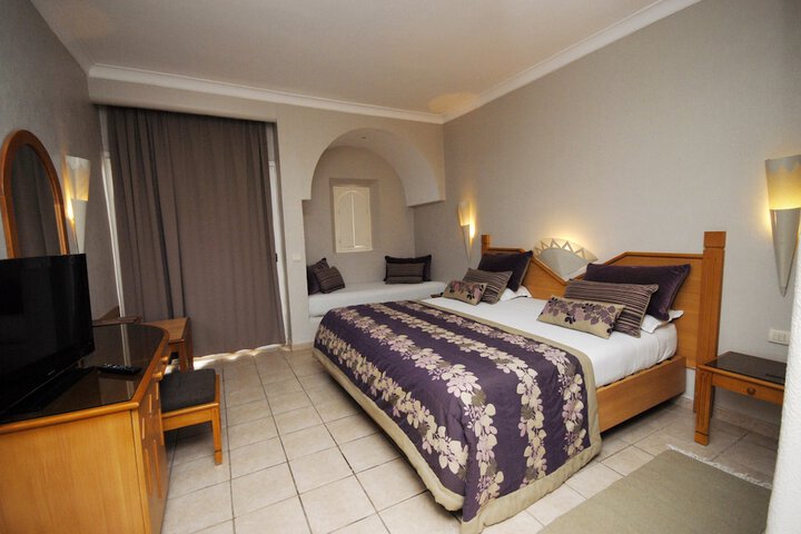 Room 16 of 148