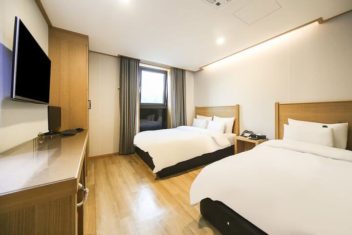 Room 6 of 49