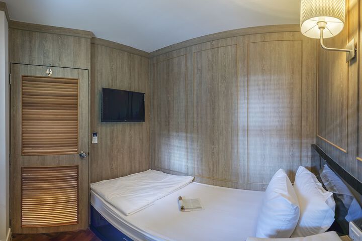 Room 25 of 65