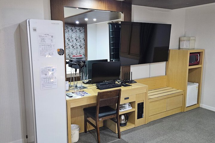 Room 27 of 54