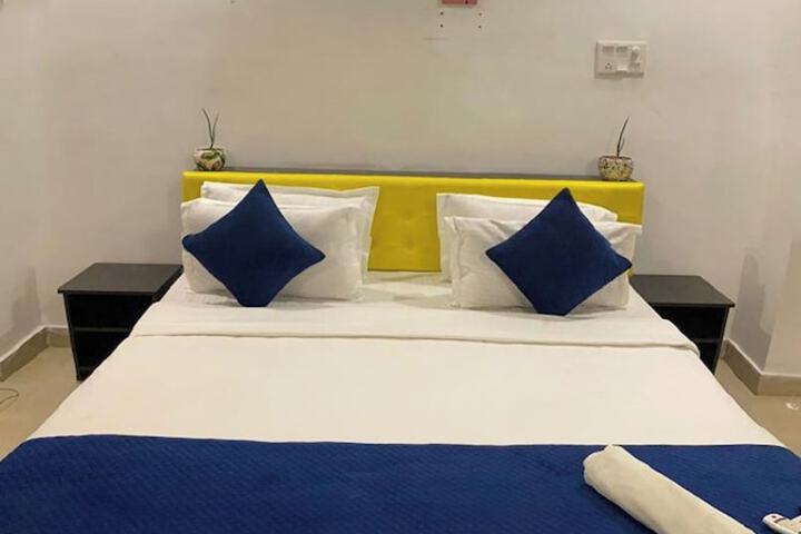 Room 11 of 26