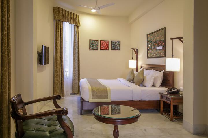 Room 3 of 38
