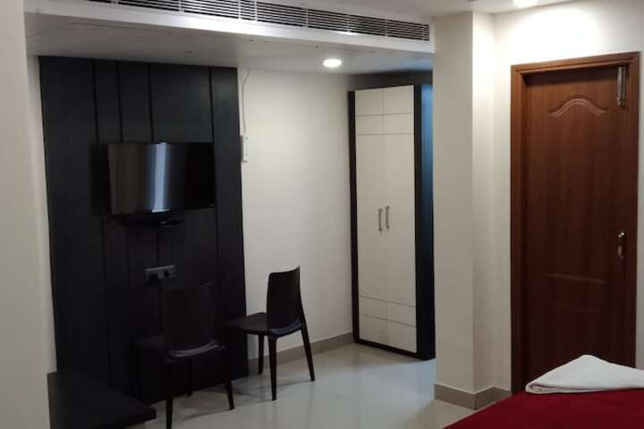 Room 4 of 7