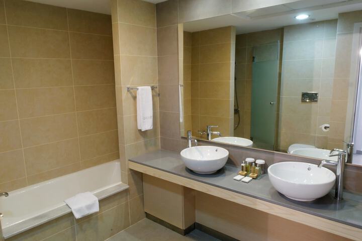 Room 45 of 110