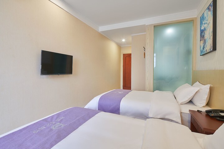 Room 8 of 60