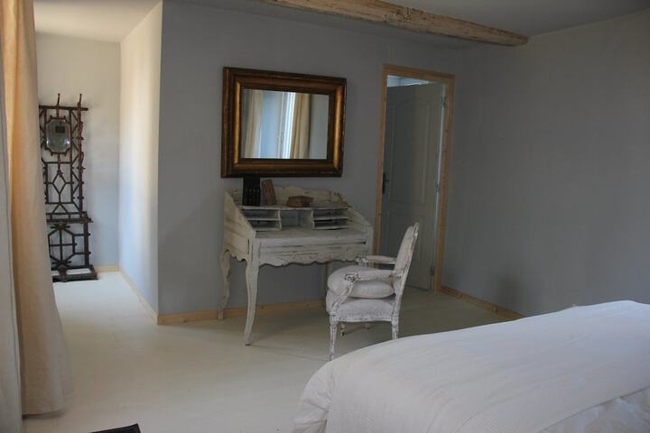 Room 18 of 25