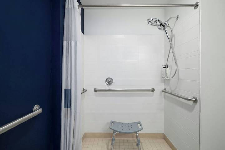 Room 18 of 25