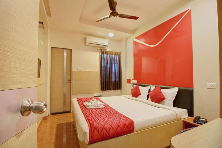 Room 6 of 18