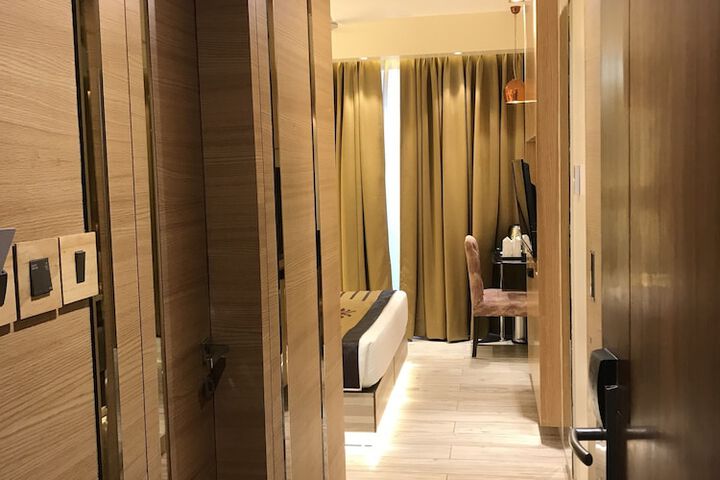 Room 25 of 110