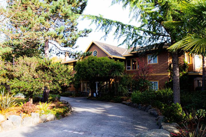 Galiano Oceanfront Inn &  Spa in Galiano, BC