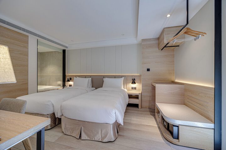 Room 30 of 85