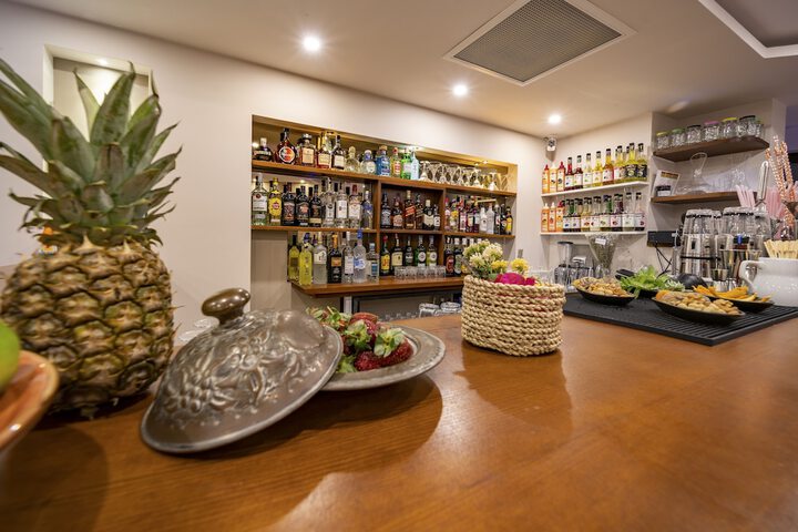 Lounge 94 of 112