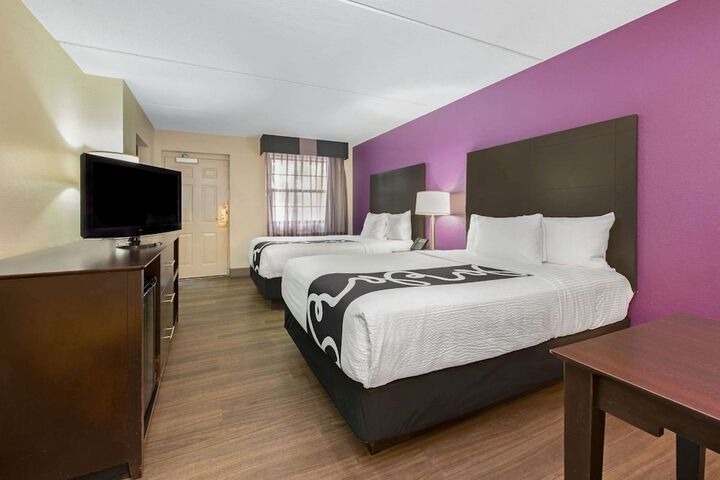 2 Double Beds (5 of 7)