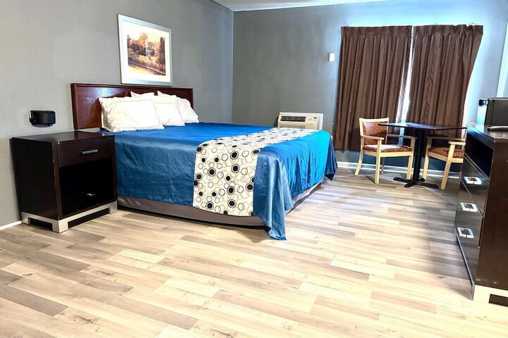 Room 5 of 18
