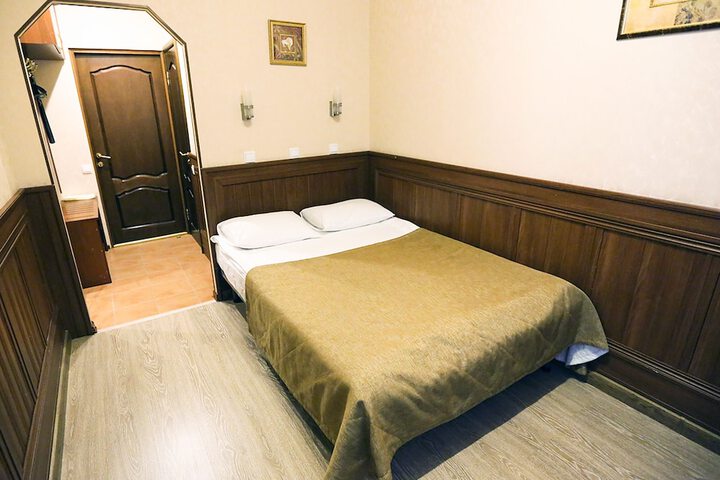 Room 9 of 48