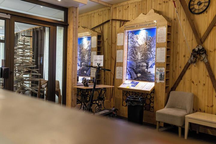 Entrance & Lobby