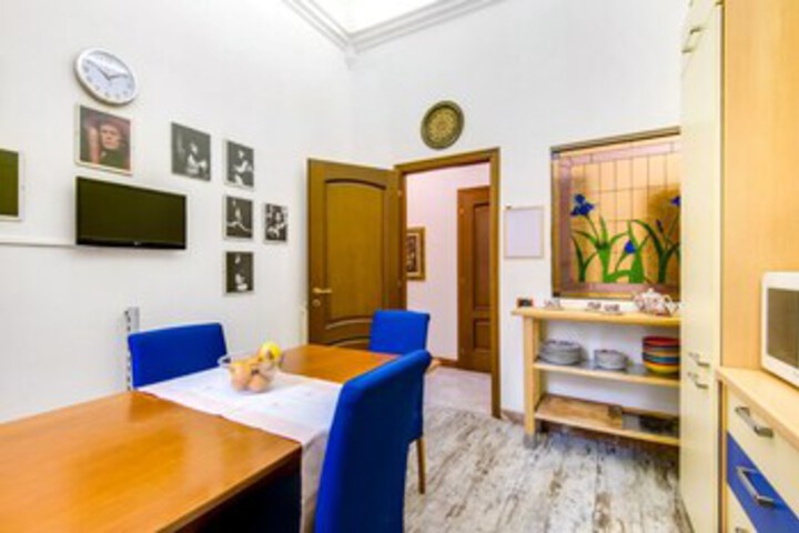 Room 10 of 25