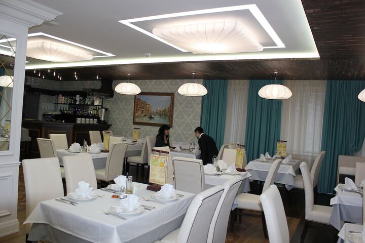 Dining 72 of 108