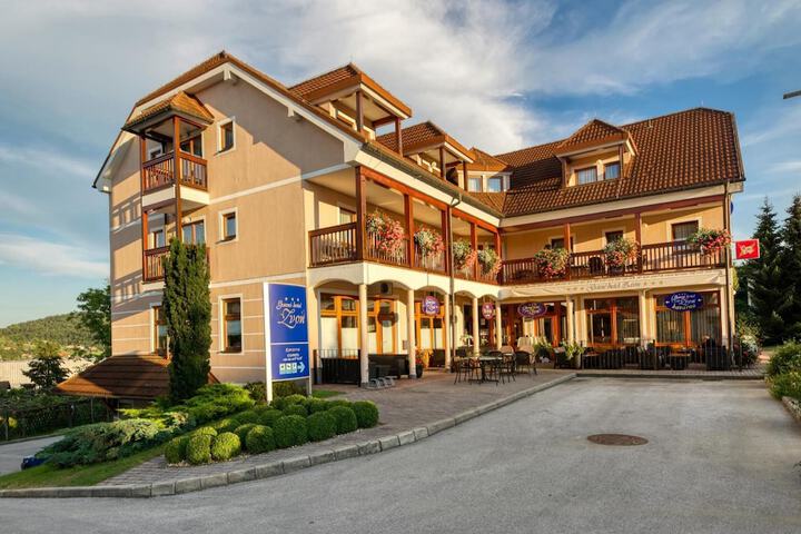 Hotel 38 of 39