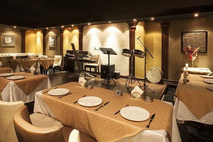 Dining 55 of 60