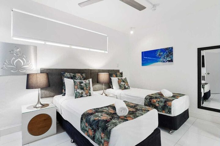 Room 52 of 158
